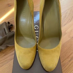 GUCCI Suede Pumps